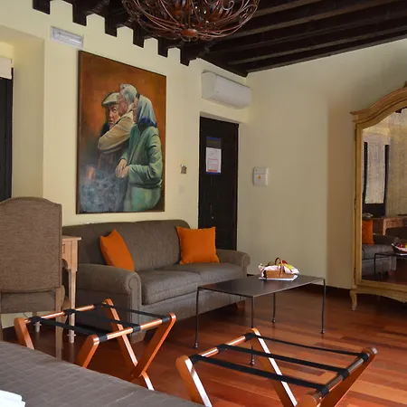 מלון Palacio De Mariana Pineda 4*