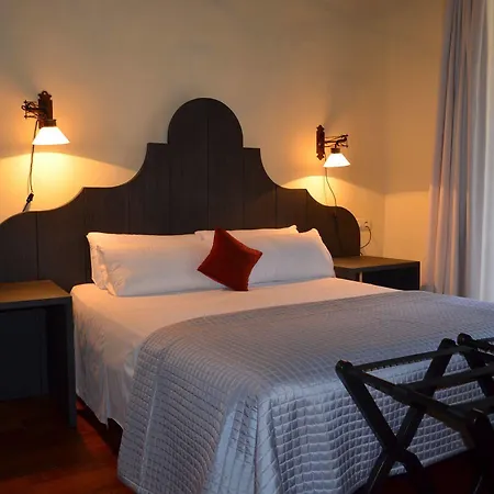 Palacio De Mariana Pineda 4*