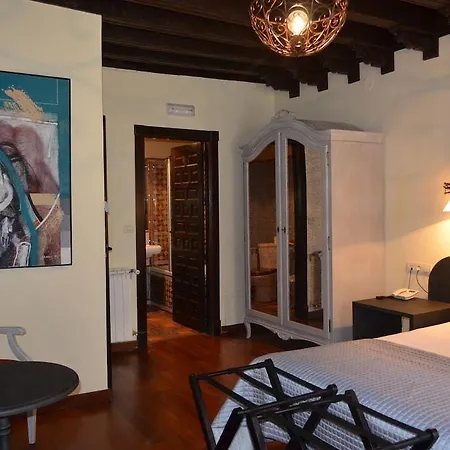 Palacio De Mariana Pineda 4*