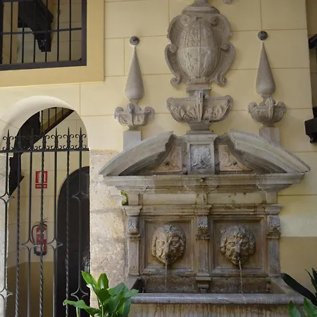 Palacio De Mariana Pineda גרנדה