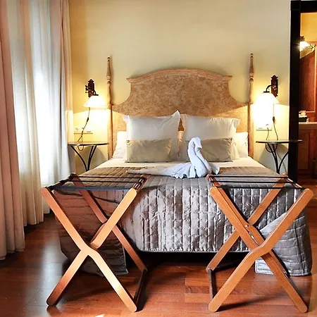 Hotel Palacio De Mariana Pineda 4*