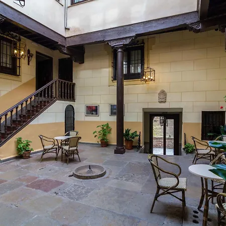 Palacio De Mariana Pineda Отель 4*