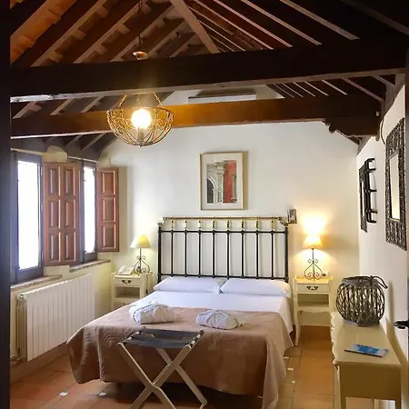 Palacio De Mariana Pineda Hotel