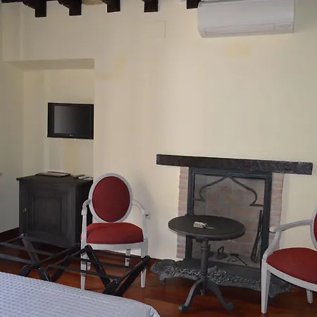 Palacio De Mariana Pineda 4*
